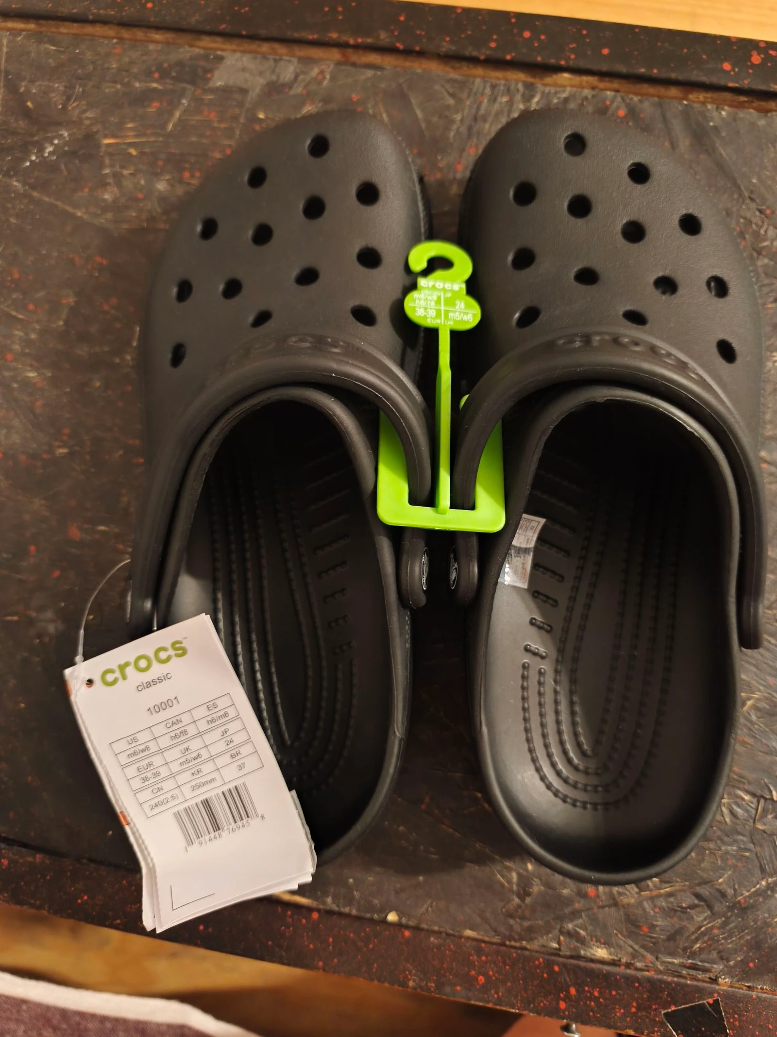 Crocs Novos 39